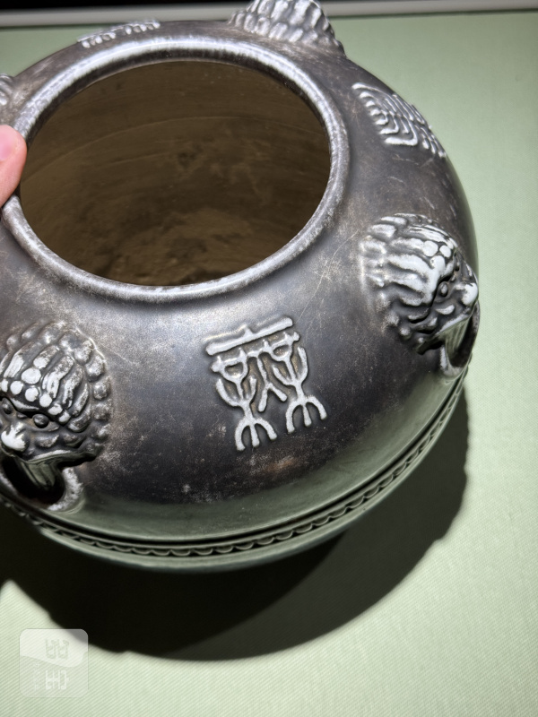 清乾隆 瓷胎仿银釉四方铺首万寿无疆钵式炉 - 图14